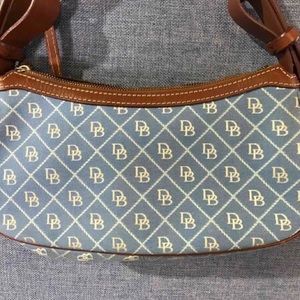 Dooney and Bourke shoulderbag